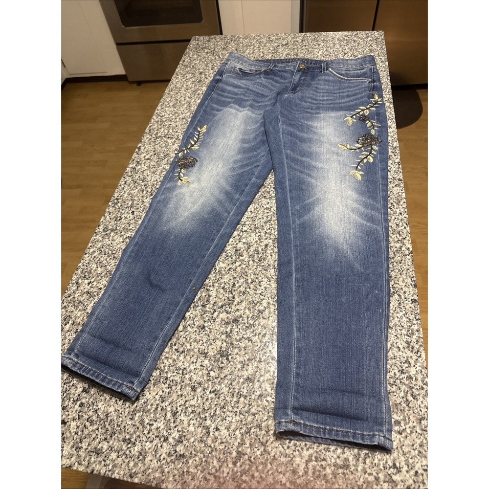 White House Black Market The Girlfriend Jeans Size 8 With Floral Sequins Bootcut